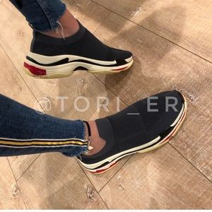 STEVE MADDEN SLIP-ON SNEAKERS